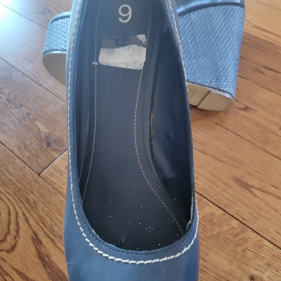 Shoes - Picture 4 of 5